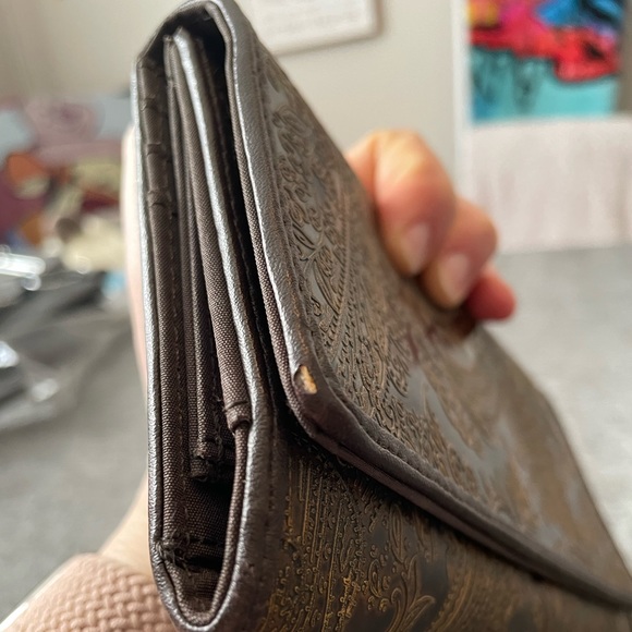 Relic Trifold Wallet in Distressed Brown ✨ - Picture 4 of 6